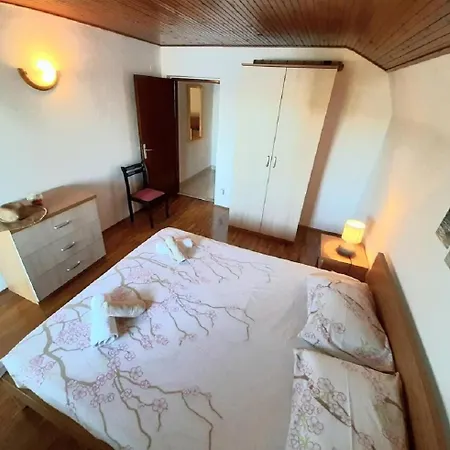 Apartments Amalija *