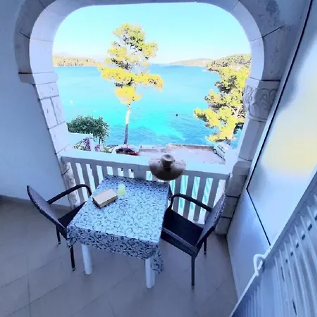 Apartments Amalija * Lumbarda