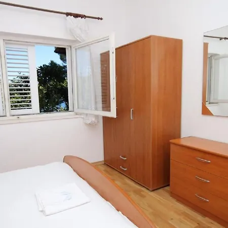 Apartments Amalija * Лумбарда