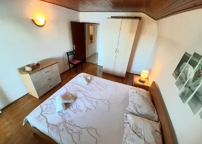 Apartments Amalija *