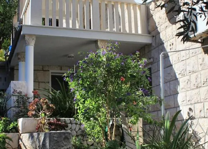 Apartments Amalija 公寓 鲁巴达